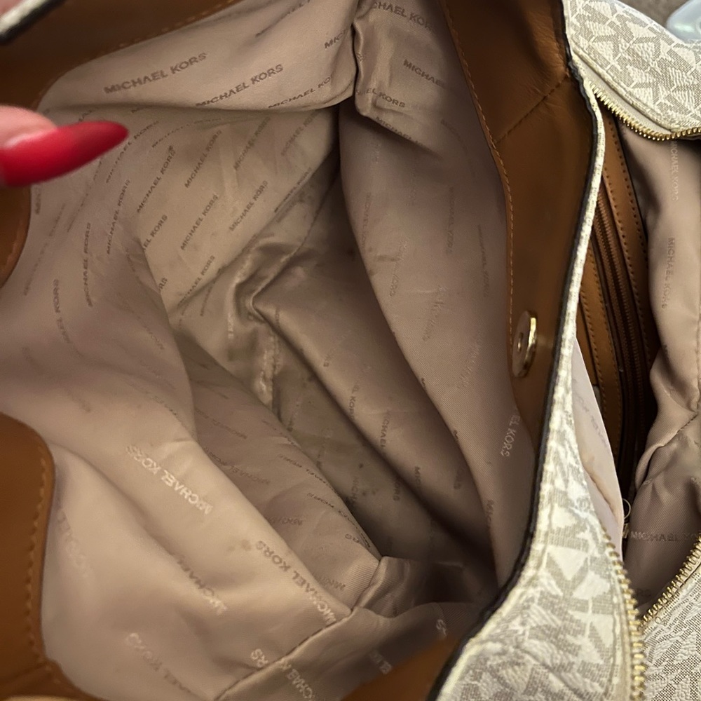 Michael Kors Cream and Brown Logo Shoulder Bag - Picture 4 of 12